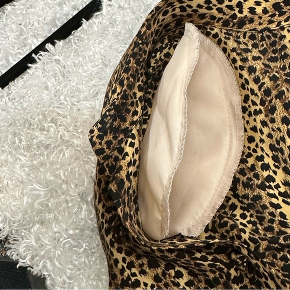 Vintage Fy2 Petite 100% Silk Blouse Button Down Leopard Print Padded Shoulders - Picture 5 of 8